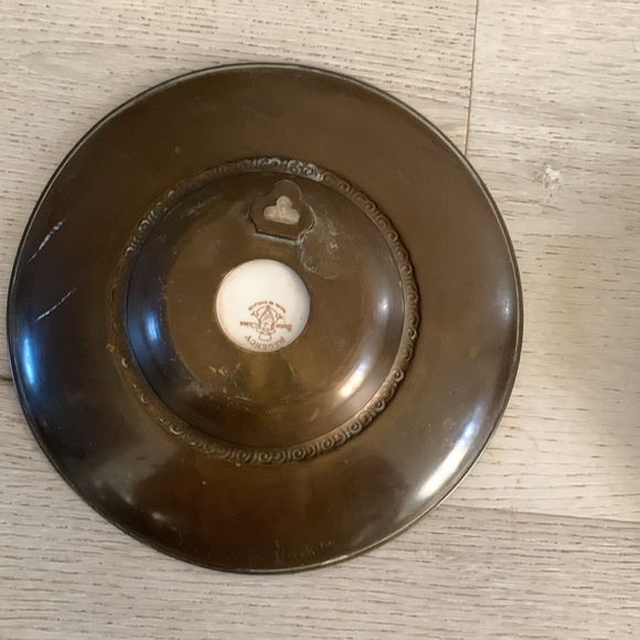 Set 2 Regency Bone China Brass and Ceramic Victorian Courting Scence‎ wall plate - Picture 6 of 11